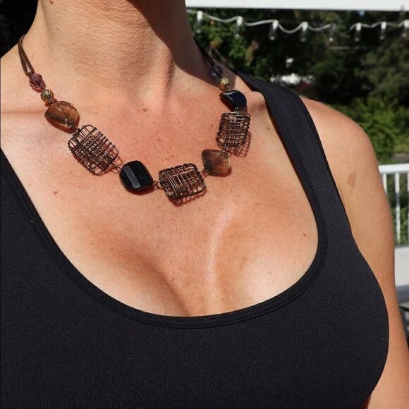 Fun fashion necklace   - Picture 1 of 4
